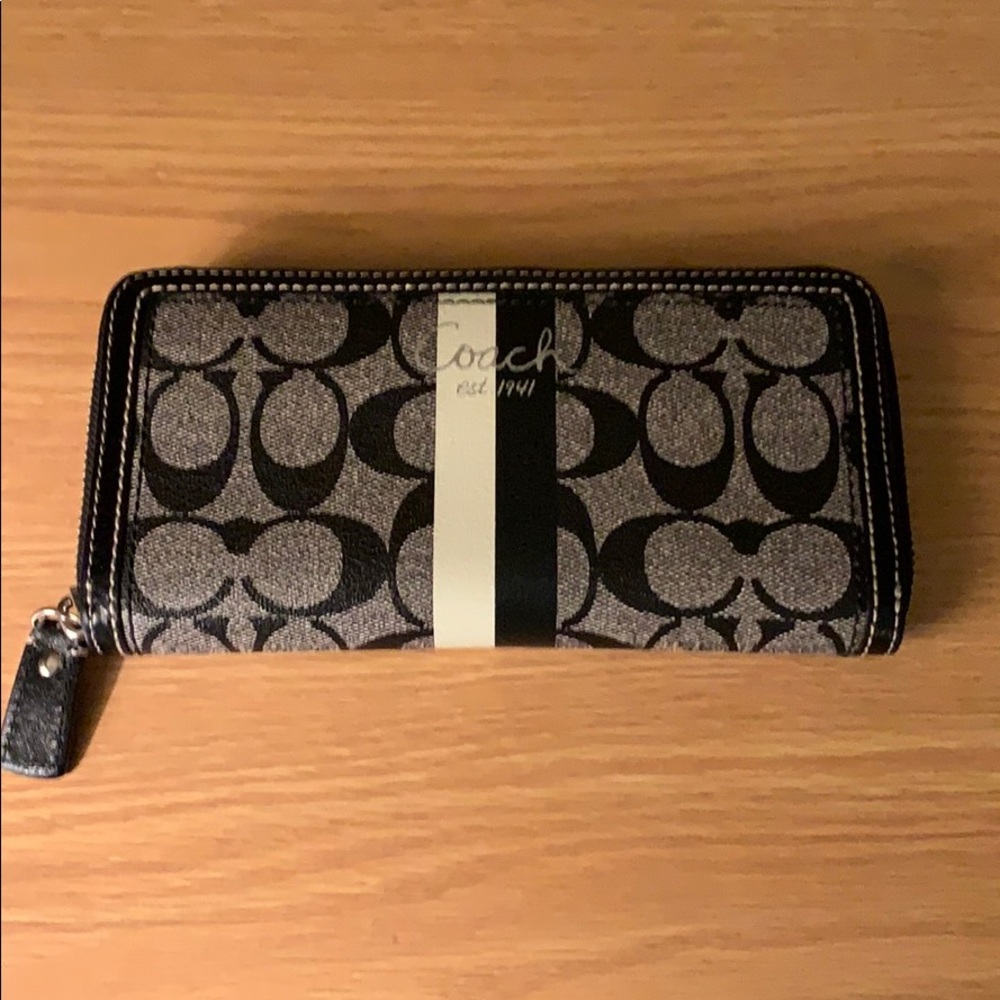Coach Zipper wallet